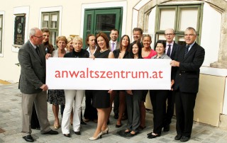 Gruppenfoto Gründung Anwaltszentrum