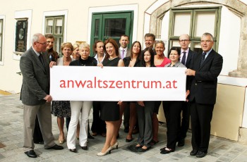 Gruppenfoto Gründung Anwaltszentrum